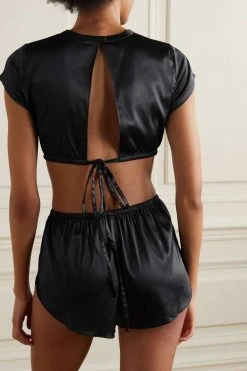 SKIMS Woven Shine Crop Top – Onyx – Verkürztes Oberteil Aus Stretch-Satin Mit Cut-out ,Schwarz -Skims Verkaufsgeschäft w920 q60 129