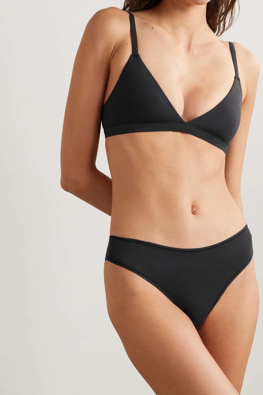 SKIMS Fits Everybody Thongs – Kyanite Palette – Set Aus Fünf Strings ,Blau 2 SKIMS Fits Everybody Thongs – Kyanite Palette – Set Aus Fünf Strings ,Blau – Bild 2