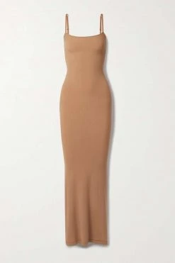 SKIMS Soft Lounge Long Slip Dress – Camel – Slipdress Aus Geripptem Stretch-Modal