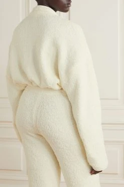 SKIMS Cozy Knit Pullover – Bone – Verkürzter Pullover Aus Bouclé ,Weiß 7 SKIMS Cozy Knit Pullover – Bone – Verkürzter Pullover Aus Bouclé ,Weiß -Skims Verkaufsgeschäft w920 q60 357