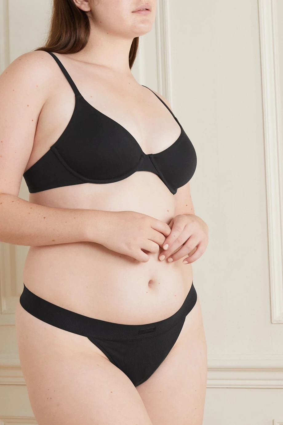 SKIMS Cotton Rib Thong – Soot – String Aus Geripptem Jersey Aus Einer Baumwollmischung ,Schwarz 5 SKIMS Cotton Rib Thong – Soot – String Aus Geripptem Jersey Aus Einer Baumwollmischung ,Schwarz – Bild 5