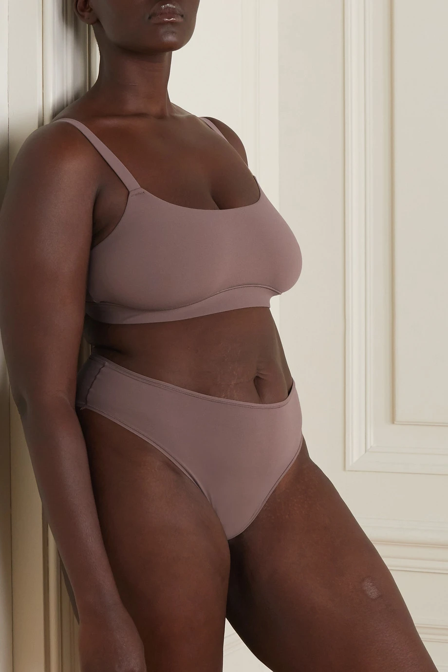 SKIMS Fits Everybody Cheeky Briefs – Umber – Höschen ,Neutral 2 SKIMS Fits Everybody Cheeky Briefs – Umber – Höschen ,Neutral – Bild 2
