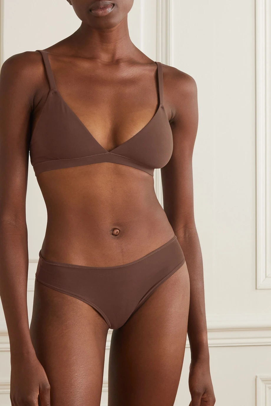 SKIMS Fits Everybody Triangle Bralette – Cocoa – Triangel-BH ,Neutral 5 SKIMS Fits Everybody Triangle Bralette – Cocoa – Triangel-BH ,Neutral – Bild 5