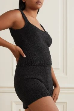 SKIMS Cozy Knit Tank – Onyx – Tanktop Aus Bouclé ,Schwarz 10 SKIMS Cozy Knit Tank – Onyx – Tanktop Aus Bouclé ,Schwarz -Skims Verkaufsgeschäft w920 q60 900